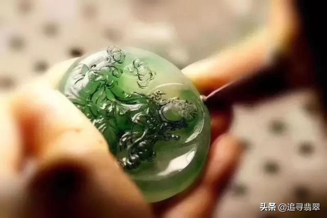 仙气飘飘的翡翠手镯图片,飘飘花花翡翠手镯-第2张图片-翡翠网 仙气飘飘的翡翠手镯图片,飘飘花花翡翠手镯-第2张图片-翡翠网