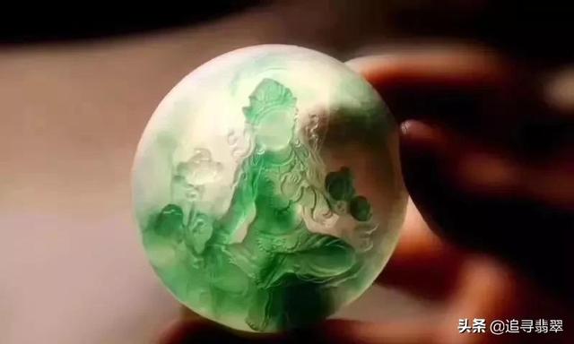 仙气飘飘的翡翠手镯图片,飘飘花花翡翠手镯-第4张图片-翡翠网 仙气飘飘的翡翠手镯图片,飘飘花花翡翠手镯-第4张图片-翡翠网