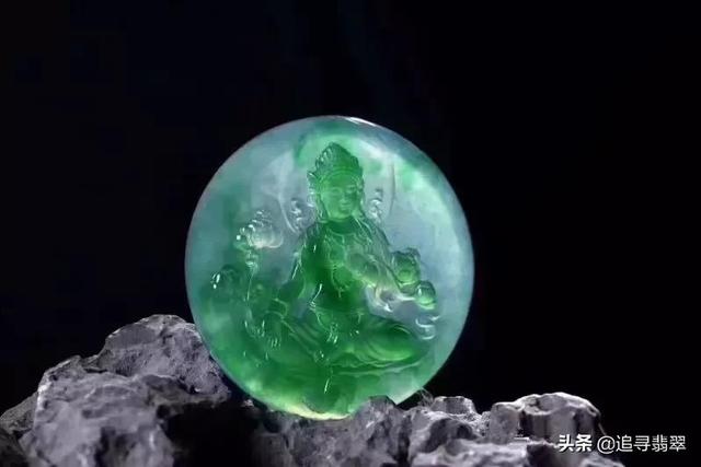 仙气飘飘的翡翠手镯图片,飘飘花花翡翠手镯-第6张图片-翡翠网 仙气飘飘的翡翠手镯图片,飘飘花花翡翠手镯-第6张图片-翡翠网