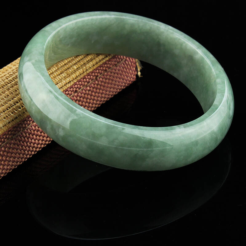 特价翡翠手镯怎么写软文,特价翡翠手镯-第2张图片-翡翠网 特价翡翠手镯怎么写软文,特价翡翠手镯-第2张图片-翡翠网