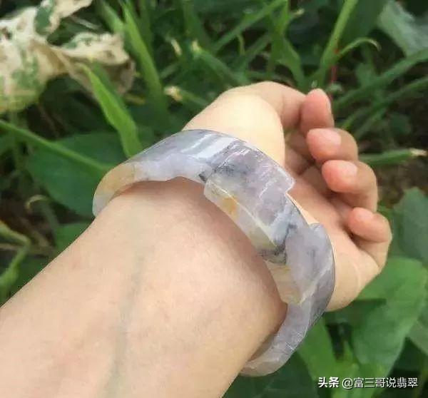 疾风翡翠手镯白底青翡翠手镯好不好-第1张图片-翡翠网 疾风翡翠手镯白底青翡翠手镯好不好-第1张图片-翡翠网