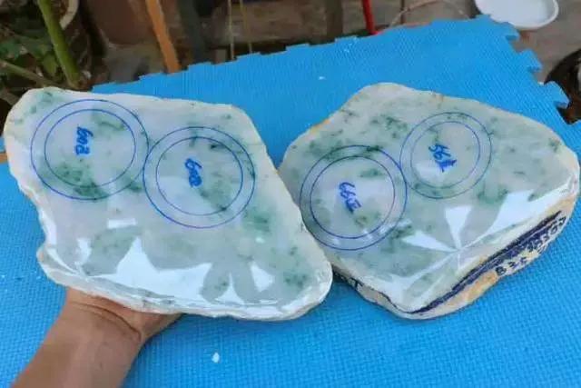 黄皮木那翡翠原石特点,马达木砍翡翠原石-第3张图片-翡翠网 黄皮木那翡翠原石特点,马达木砍翡翠原石-第3张图片-翡翠网