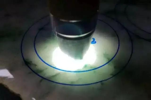 黄皮木那翡翠原石特点,马达木砍翡翠原石-第4张图片-翡翠网 黄皮木那翡翠原石特点,马达木砍翡翠原石-第4张图片-翡翠网