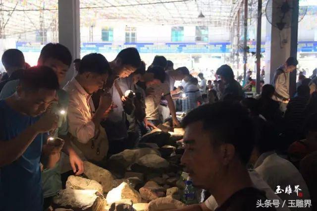 三彩翡翠手镯价格,三色翡翠手镯价格-第1张图片-翡翠网 三彩翡翠手镯价格,三色翡翠手镯价格-第1张图片-翡翠网