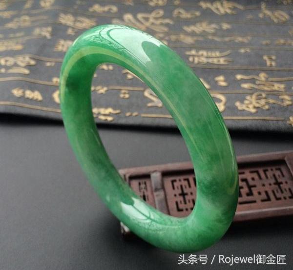 翡翠手镯 种翡翠手镯种老种嫩怎么看-第5张图片-翡翠网 翡翠手镯 种翡翠手镯种老种嫩怎么看-第5张图片-翡翠网