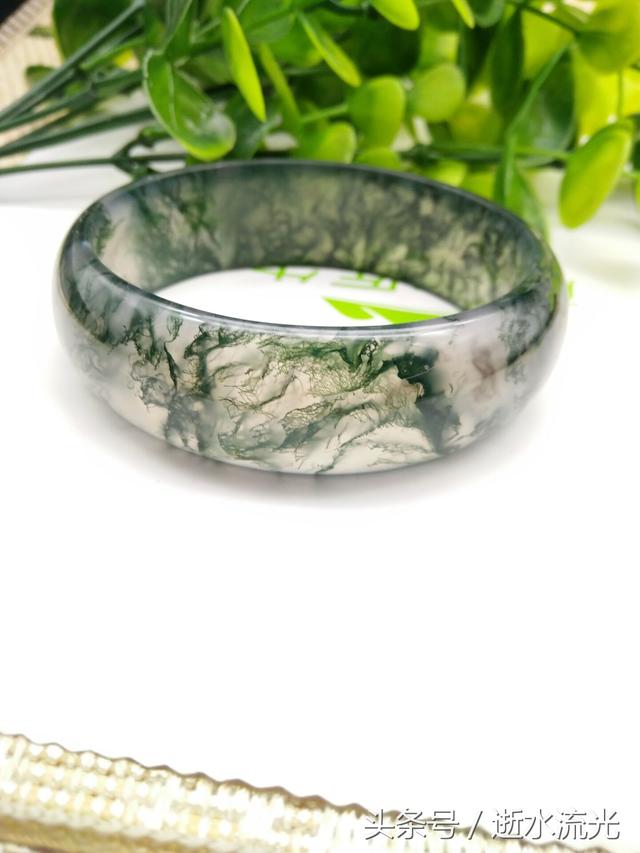 翡翠手镯和玛瑙手串可以一起佩戴吗翡翠玛瑙玉手镯知识大全-第1张图片-翡翠网 翡翠手镯和玛瑙手串可以一起佩戴吗翡翠玛瑙玉手镯知识大全-第1张图片-翡翠网