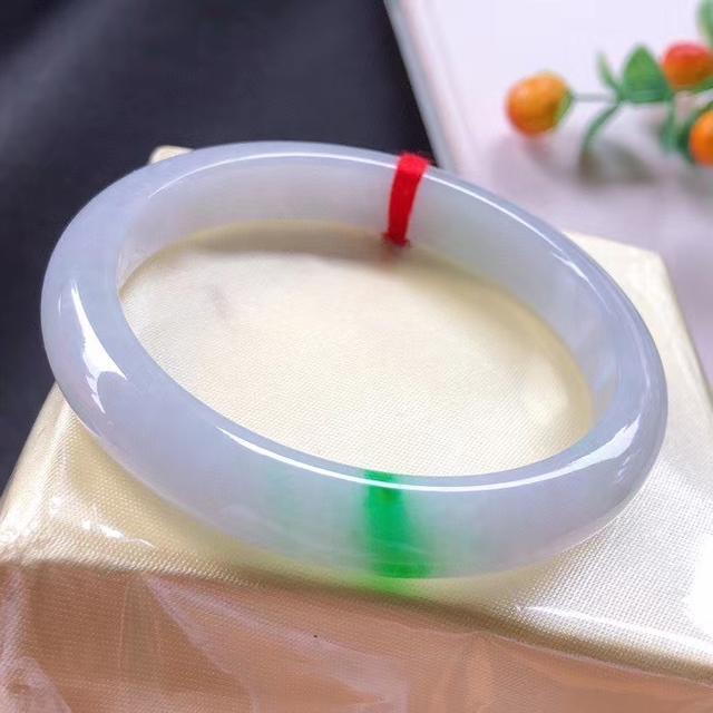 翡翠黑色拿灯照绿色打灯绿色的黑色翡翠手镯价格-第4张图片-翡翠网 翡翠黑色拿灯照绿色打灯绿色的黑色翡翠手镯价格-第4张图片-翡翠网