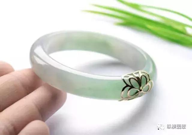 泡温泉会使翡翠手镯变色吗带翡翠手镯能泡温泉吗-第6张图片-翡翠网 泡温泉会使翡翠手镯变色吗带翡翠手镯能泡温泉吗-第6张图片-翡翠网