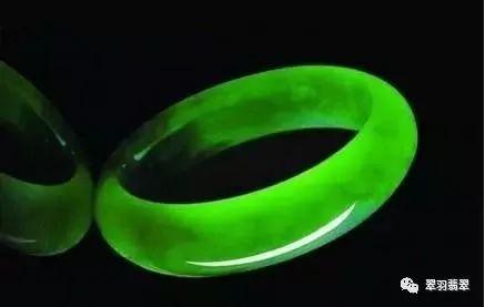 清代帝王绿翡翠手镯鉴宝视频,清朝翡翠手镯鉴宝-第12张图片-翡翠网 清代帝王绿翡翠手镯鉴宝视频,清朝翡翠手镯鉴宝-第12张图片-翡翠网