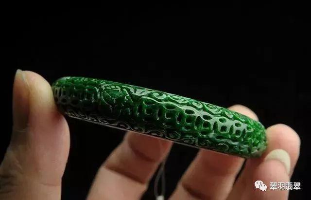 清代帝王绿翡翠手镯鉴宝视频,清朝翡翠手镯鉴宝-第21张图片-翡翠网 清代帝王绿翡翠手镯鉴宝视频,清朝翡翠手镯鉴宝-第21张图片-翡翠网
