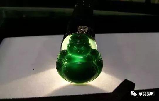 清代帝王绿翡翠手镯鉴宝视频,清朝翡翠手镯鉴宝-第22张图片-翡翠网 清代帝王绿翡翠手镯鉴宝视频,清朝翡翠手镯鉴宝-第22张图片-翡翠网