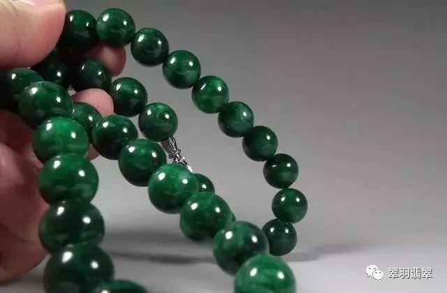 清代帝王绿翡翠手镯鉴宝视频,清朝翡翠手镯鉴宝-第23张图片-翡翠网 清代帝王绿翡翠手镯鉴宝视频,清朝翡翠手镯鉴宝-第23张图片-翡翠网