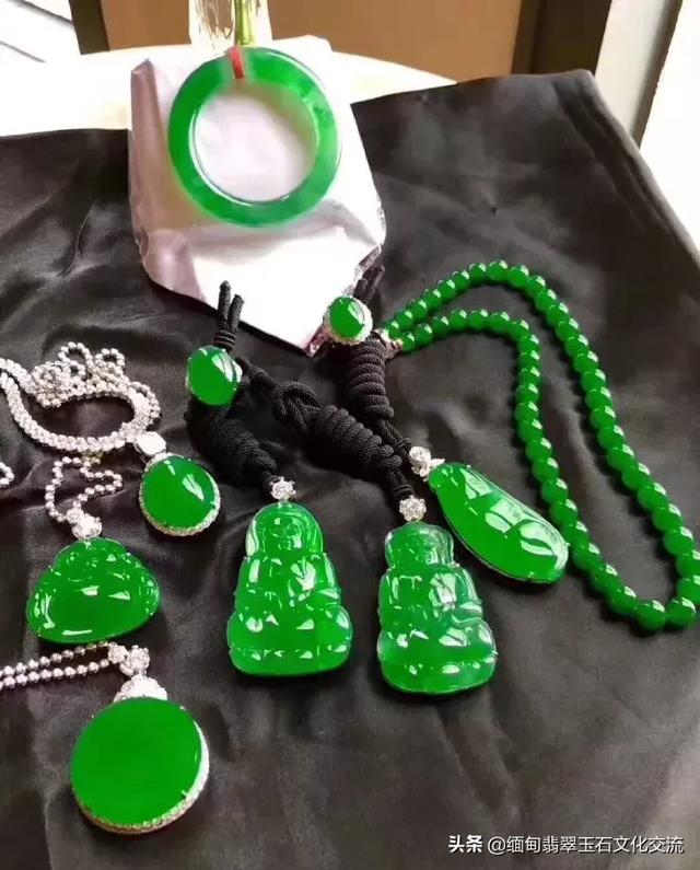 缅甸翡翠糯种手镯价格,缅甸翡翠玉手镯价位-第1张图片-翡翠网 缅甸翡翠糯种手镯价格,缅甸翡翠玉手镯价位-第1张图片-翡翠网