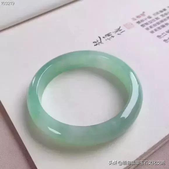 缅甸翡翠糯种手镯价格,缅甸翡翠玉手镯价位-第5张图片-翡翠网 缅甸翡翠糯种手镯价格,缅甸翡翠玉手镯价位-第5张图片-翡翠网