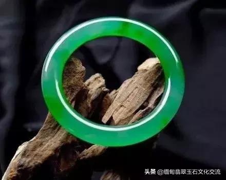 缅甸翡翠糯种手镯价格,缅甸翡翠玉手镯价位-第6张图片-翡翠网 缅甸翡翠糯种手镯价格,缅甸翡翠玉手镯价位-第6张图片-翡翠网