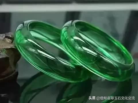 缅甸翡翠糯种手镯价格,缅甸翡翠玉手镯价位-第7张图片-翡翠网 缅甸翡翠糯种手镯价格,缅甸翡翠玉手镯价位-第7张图片-翡翠网