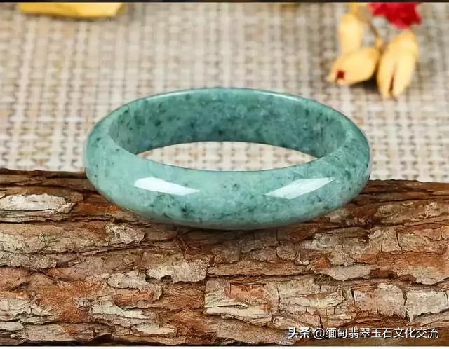 缅甸翡翠糯种手镯价格,缅甸翡翠玉手镯价位-第9张图片-翡翠网 缅甸翡翠糯种手镯价格,缅甸翡翠玉手镯价位-第9张图片-翡翠网