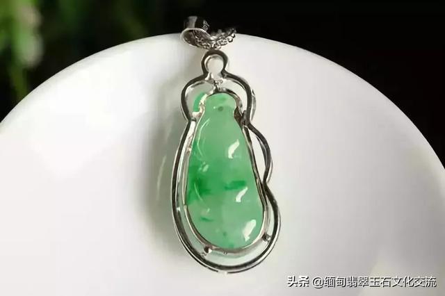 缅甸翡翠糯种手镯价格,缅甸翡翠玉手镯价位-第16张图片-翡翠网 缅甸翡翠糯种手镯价格,缅甸翡翠玉手镯价位-第16张图片-翡翠网