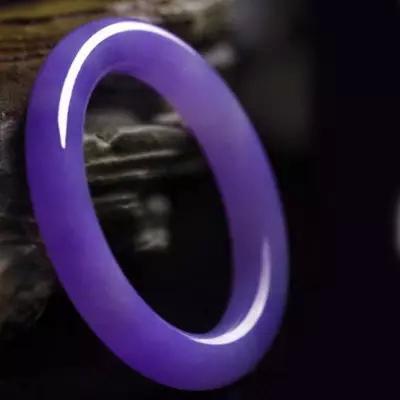 翡翠手镯戴大还是戴小翡翠手镯戴透-第5张图片-翡翠网 翡翠手镯戴大还是戴小翡翠手镯戴透-第5张图片-翡翠网