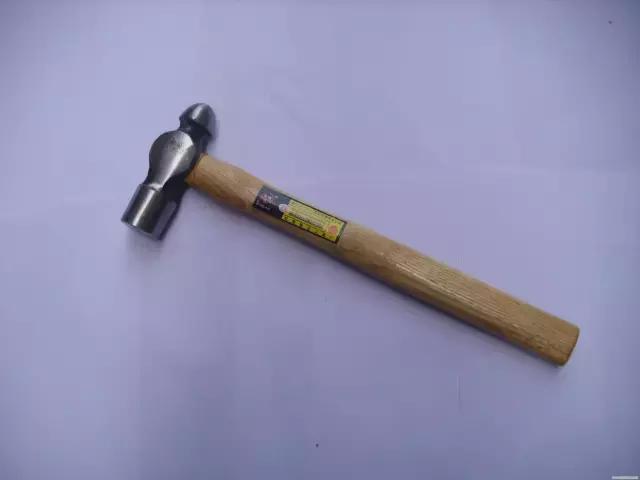 关于翡翠原石敲打有金属声响好吗的信息-第1张图片-翡翠网 关于翡翠原石敲打有金属声响好吗的信息-第1张图片-翡翠网