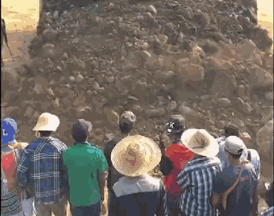 关于翡翠原石敲打有金属声响好吗的信息-第3张图片-翡翠网 关于翡翠原石敲打有金属声响好吗的信息-第3张图片-翡翠网