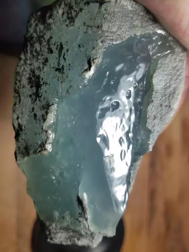 关于翡翠原石敲打有金属声响好吗的信息-第7张图片-翡翠网 关于翡翠原石敲打有金属声响好吗的信息-第7张图片-翡翠网