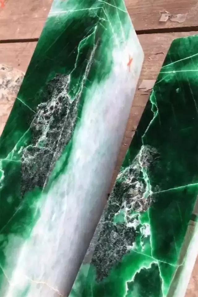 关于翡翠原石敲打有金属声响好吗的信息-第12张图片-翡翠网 关于翡翠原石敲打有金属声响好吗的信息-第12张图片-翡翠网