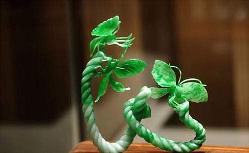 翡翠原石老坑是什么翡翠原石扒皮是什么意思-第6张图片-翡翠网 翡翠原石老坑是什么翡翠原石扒皮是什么意思-第6张图片-翡翠网