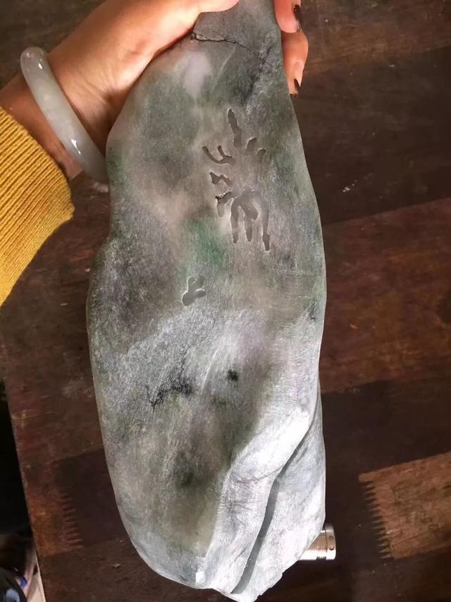 翡翠春彩手镯B货,翡翠春彩手镯-第1张图片-翡翠网 翡翠春彩手镯B货,翡翠春彩手镯-第1张图片-翡翠网