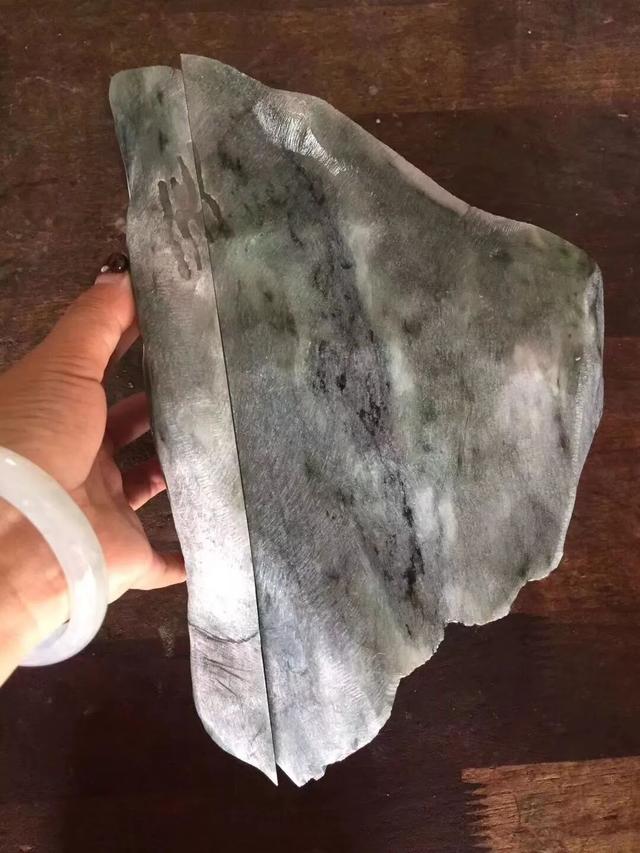 翡翠春彩手镯B货,翡翠春彩手镯-第2张图片-翡翠网 翡翠春彩手镯B货,翡翠春彩手镯-第2张图片-翡翠网