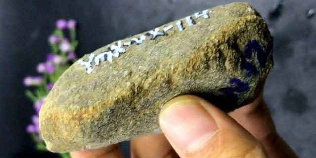 滨海翡翠原石小料翡翠原石有几种料-第1张图片-翡翠网 滨海翡翠原石小料翡翠原石有几种料-第1张图片-翡翠网