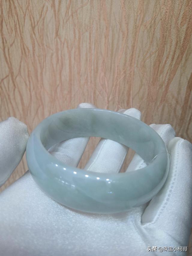 白底飘蓝花翡翠手镯图片白底飘蓝花翡翠手镯-第10张图片-翡翠网 白底飘蓝花翡翠手镯图片白底飘蓝花翡翠手镯-第10张图片-翡翠网