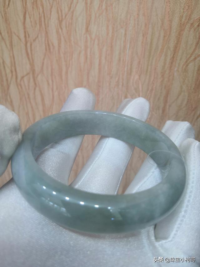 白底飘蓝花翡翠手镯图片白底飘蓝花翡翠手镯-第11张图片-翡翠网 白底飘蓝花翡翠手镯图片白底飘蓝花翡翠手镯-第11张图片-翡翠网