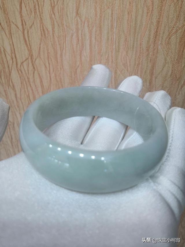 白底飘蓝花翡翠手镯图片白底飘蓝花翡翠手镯-第13张图片-翡翠网 白底飘蓝花翡翠手镯图片白底飘蓝花翡翠手镯-第13张图片-翡翠网