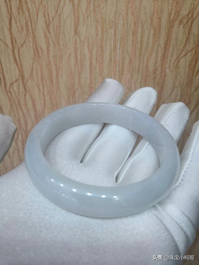 白底飘蓝花翡翠手镯图片白底飘蓝花翡翠手镯-第14张图片-翡翠网 白底飘蓝花翡翠手镯图片白底飘蓝花翡翠手镯-第14张图片-翡翠网