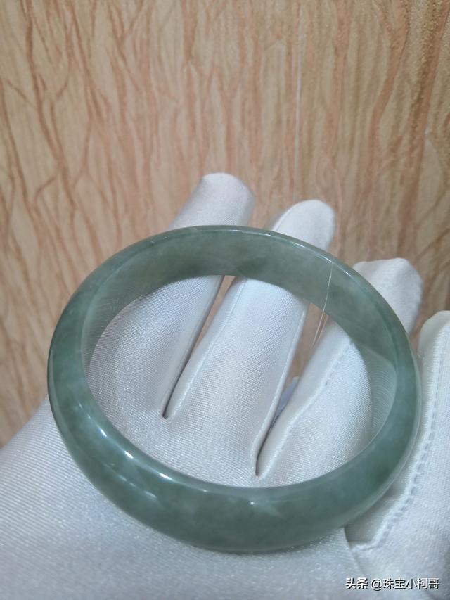 白底飘蓝花翡翠手镯图片白底飘蓝花翡翠手镯-第15张图片-翡翠网 白底飘蓝花翡翠手镯图片白底飘蓝花翡翠手镯-第15张图片-翡翠网