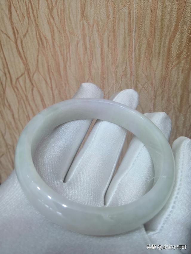 白底飘蓝花翡翠手镯图片白底飘蓝花翡翠手镯-第16张图片-翡翠网 白底飘蓝花翡翠手镯图片白底飘蓝花翡翠手镯-第16张图片-翡翠网