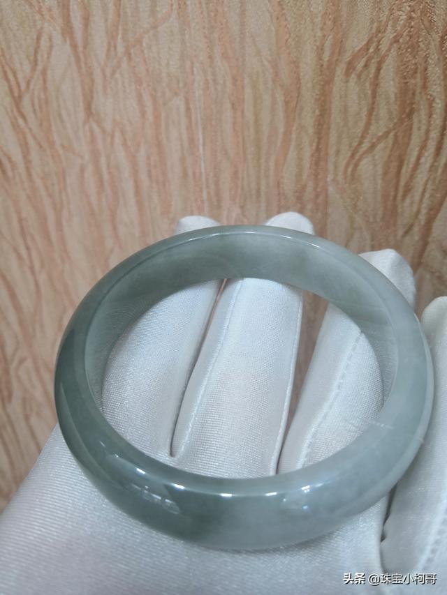 白底飘蓝花翡翠手镯图片白底飘蓝花翡翠手镯-第17张图片-翡翠网 白底飘蓝花翡翠手镯图片白底飘蓝花翡翠手镯-第17张图片-翡翠网