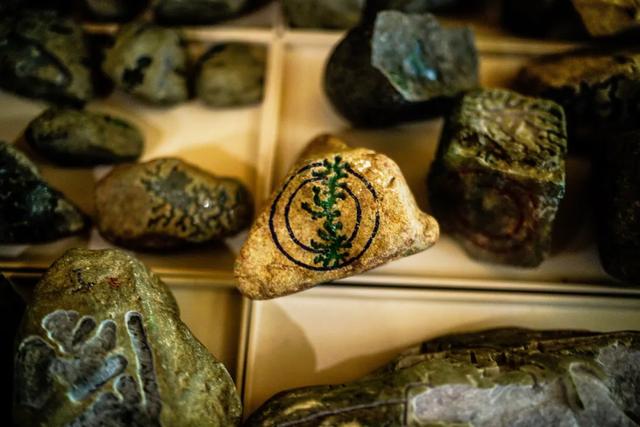 翡翠八方来财的图片八方来财翡翠原石图片-第1张图片-翡翠网 翡翠八方来财的图片八方来财翡翠原石图片-第1张图片-翡翠网