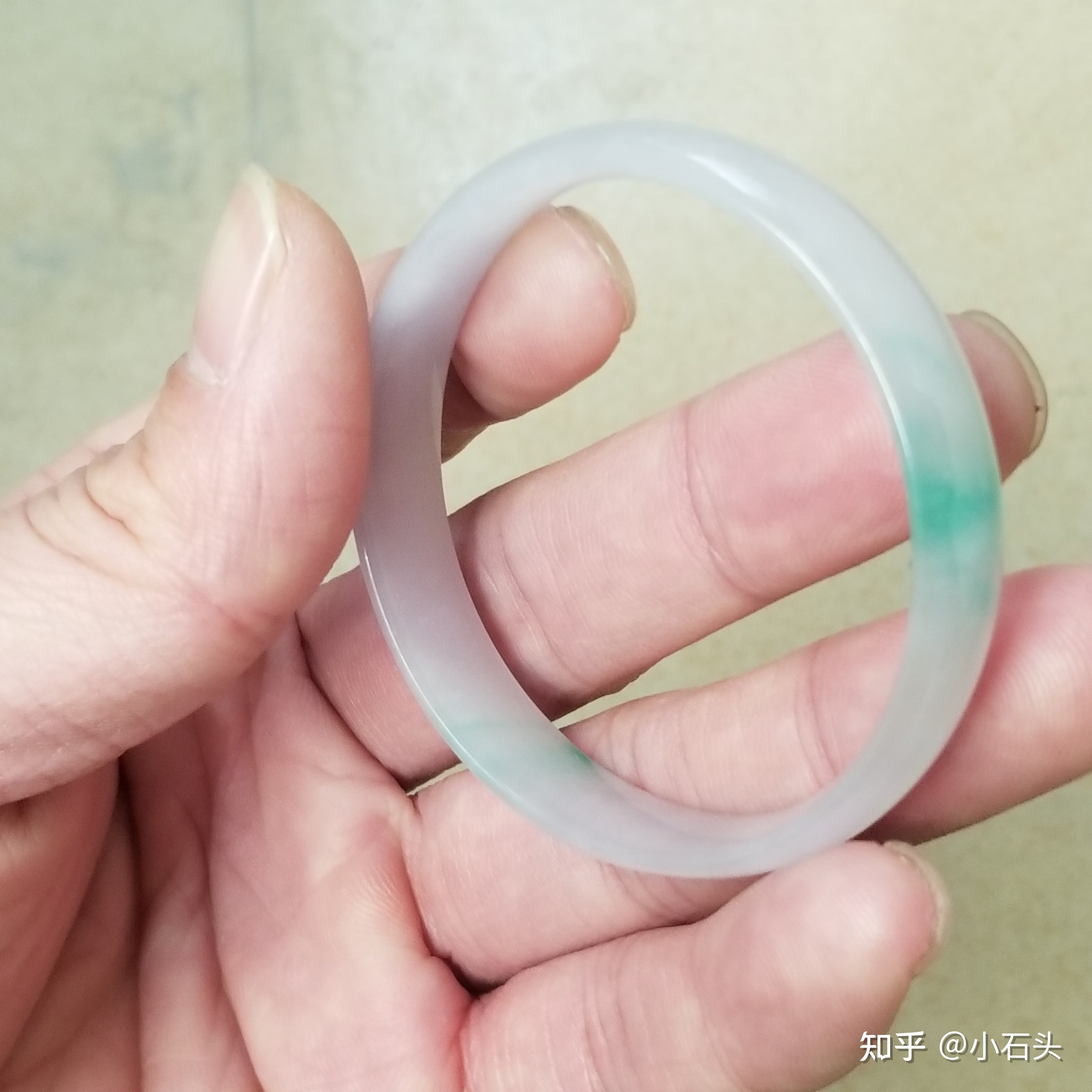 翡翠手镯想卖掉去哪里卖,翡翠手镯哪里卖掉-第2张图片-翡翠网 翡翠手镯想卖掉去哪里卖,翡翠手镯哪里卖掉-第2张图片-翡翠网