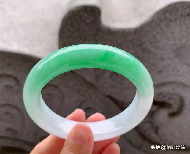 杭州翡翠原石切割加工,翡翠原石切割白底青-第8张图片-翡翠网 杭州翡翠原石切割加工,翡翠原石切割白底青-第8张图片-翡翠网