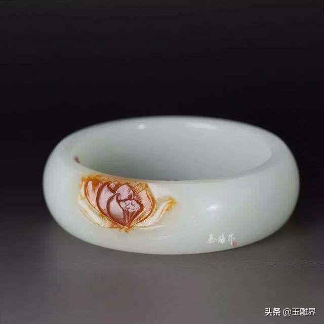 雕花翡翠手镯图片,雕花翡翠手镯是常见的款式吗-第6张图片-翡翠网 雕花翡翠手镯图片,雕花翡翠手镯是常见的款式吗-第6张图片-翡翠网