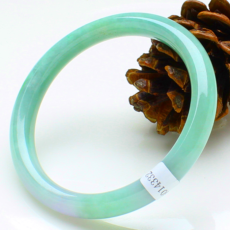 翡翠手镯细条不值钱吗,翡翠为何要出小细条手镯-第1张图片-翡翠网 翡翠手镯细条不值钱吗,翡翠为何要出小细条手镯-第1张图片-翡翠网