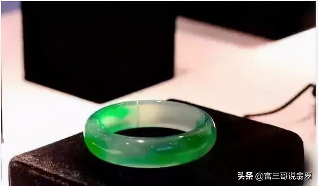 最贵的玻璃种翡翠手镯玻璃种翡翠手镯价格表-第4张图片-翡翠网 最贵的玻璃种翡翠手镯玻璃种翡翠手镯价格表-第4张图片-翡翠网