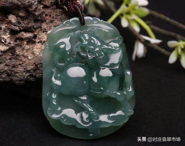 三青三水翡翠原石图片的简单介绍-第3张图片-翡翠网 三青三水翡翠原石图片的简单介绍-第3张图片-翡翠网