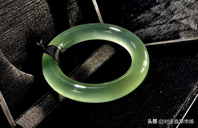 三青三水翡翠原石图片的简单介绍-第5张图片-翡翠网 三青三水翡翠原石图片的简单介绍-第5张图片-翡翠网