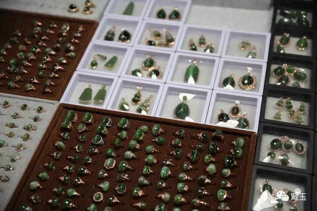 翡翠猫眼戒面的价格翡翠戒面的等级与价格-第2张图片-翡翠网 翡翠猫眼戒面的价格翡翠戒面的等级与价格-第2张图片-翡翠网