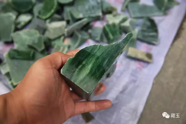 翡翠猫眼戒面的价格翡翠戒面的等级与价格-第8张图片-翡翠网 翡翠猫眼戒面的价格翡翠戒面的等级与价格-第8张图片-翡翠网