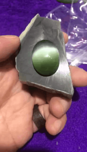 翡翠猫眼戒面的价格翡翠戒面的等级与价格-第9张图片-翡翠网 翡翠猫眼戒面的价格翡翠戒面的等级与价格-第9张图片-翡翠网