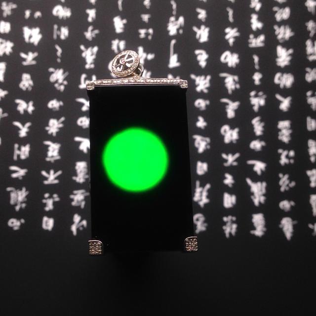 翡翠手镯种老种嫩怎么看,怎么看翡翠手镯是否变色-第8张图片-翡翠网 翡翠手镯种老种嫩怎么看,怎么看翡翠手镯是否变色-第8张图片-翡翠网